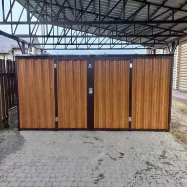 Контейнер с плоской крышей в осенних тонах в ДПК Золотые сосны, Александровский р-н, Владимирская область