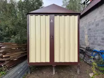 Хозблок для хозяйственных принадлежностей в комбинированной расцветке в пос. Агрогородок, г.о. Истра, МО Хозблок для хозяйственных принадлежностей в комбинированной расцветке в пос. Агрогородок, г.о. Истра, МО