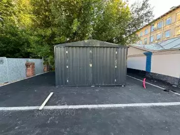 Вместительный хозблок для инвентаря в антрацитовом цвете на территорию колледжа, г. Москва
