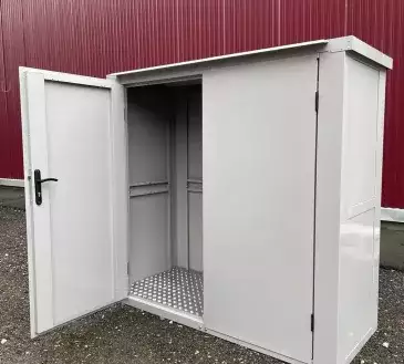 Террасный шкаф для хранения колес и инвентаря в светло-сером цвете в дер. Алексеево, Сергиево-Посадский р-н, МО