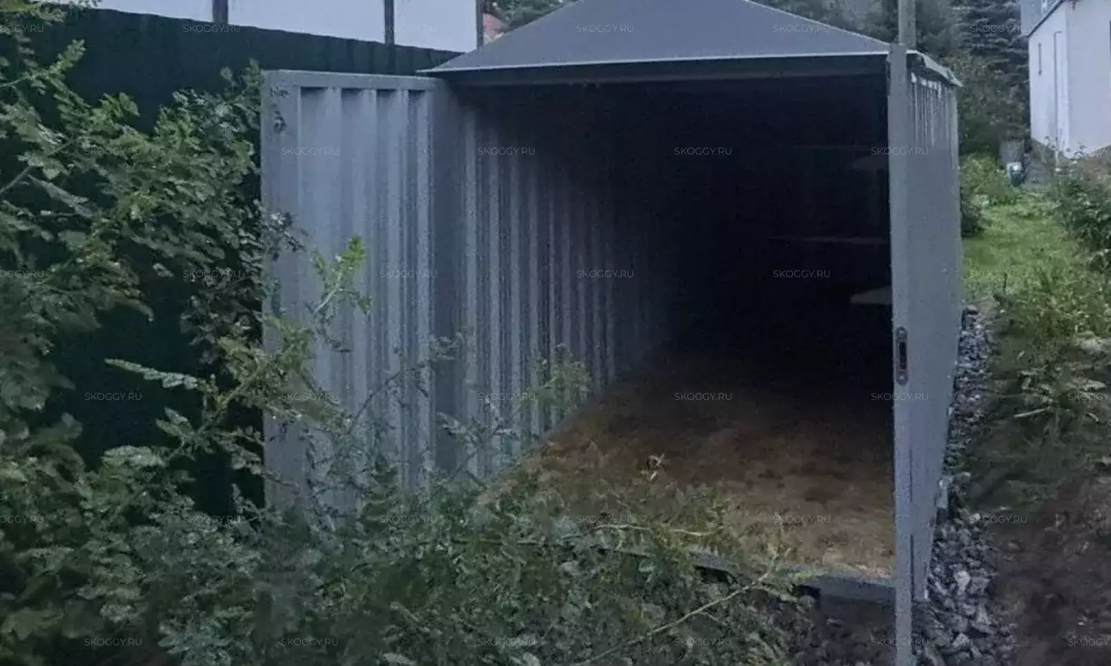 Металлический хозблок SKOGGGY с распашными воротами